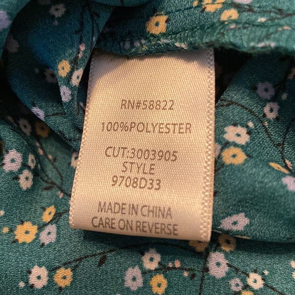 Max Studio pleated blouse in green floral - Picture 4 of 4